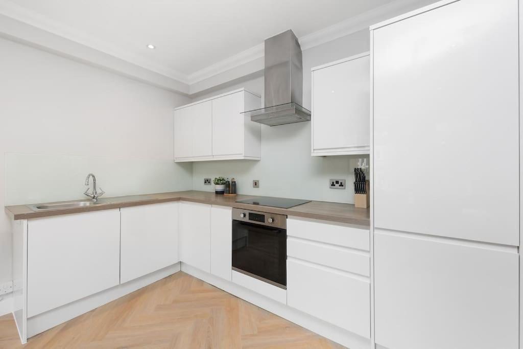 Pleasing 2Bed Flat 10Min To Wimbledon Tennis Court London Kültér fotó